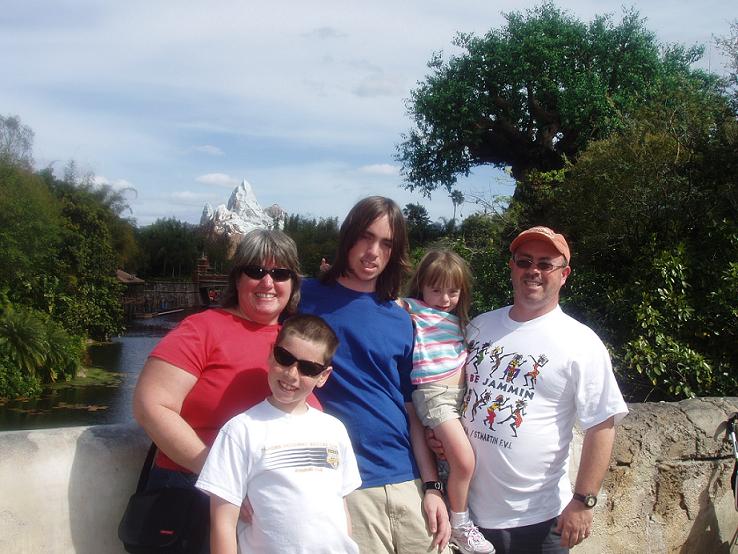 File:Al with his family at Disneyland sm.JPG